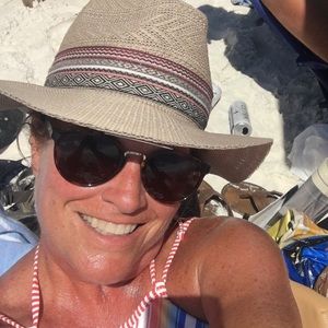 Meet your Posher, Monica